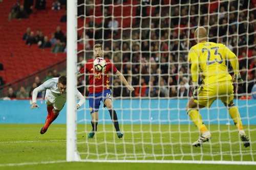 Jamie Vardy bay người đ&aacute;nh đầu, nh&acirc;n đ&ocirc;i c&aacute;ch biệt cho Tam sư