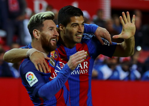 Tác giả hai bàn thắng đẹp mắt của Barcelona