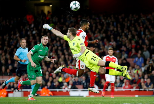 Ozil lập hat-trick, Arsenal hạ gục Ludogorets