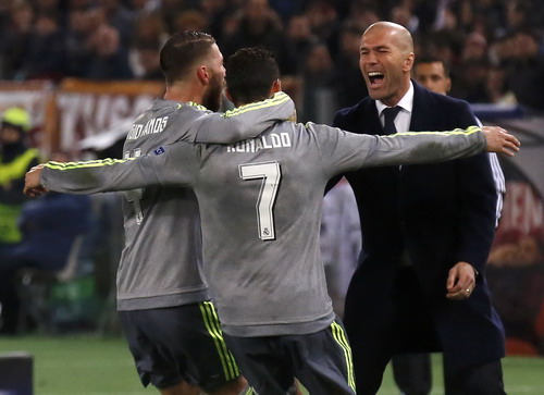 Ronaldo lập siêu phẩm, Real Madrid thắng đẹp tại Rome