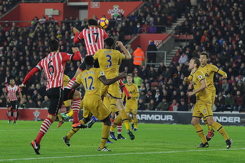 Van Dijk đánh đầu thành bàn, mở tỉ số cho Southampton