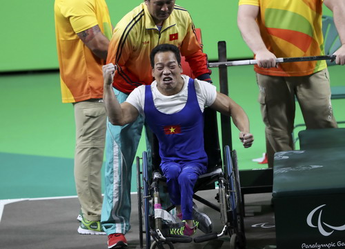 Lực sĩ Lê Văn Công giành HCV, phá kỷ lục Paralympic Rio