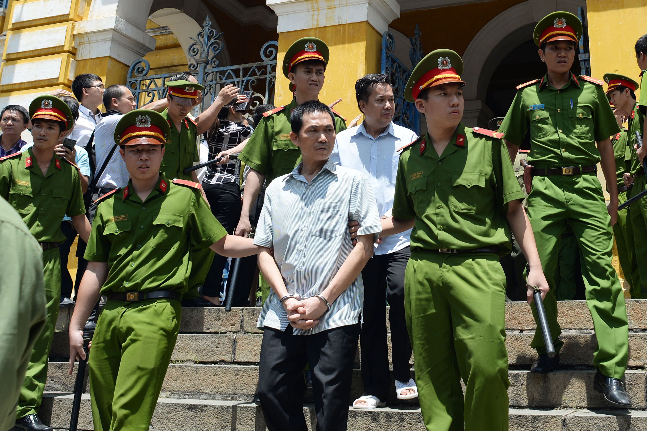 Điểm mặt "đại gia” siêu lừa
