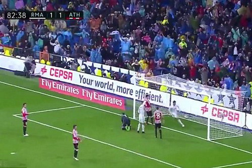 Morata ghi bàn, Ronaldo giơ tay... phản ứng với trợ lý trọng tài
