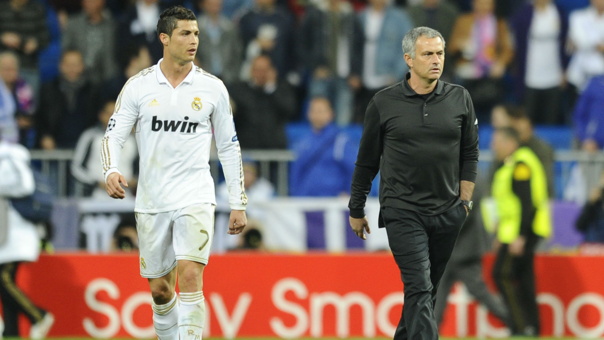 Ronaldo dính nghi án trốn thuế trước El Clasico