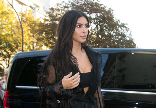 Kim Kardashian bị chĩa súng cướp ở Pháp