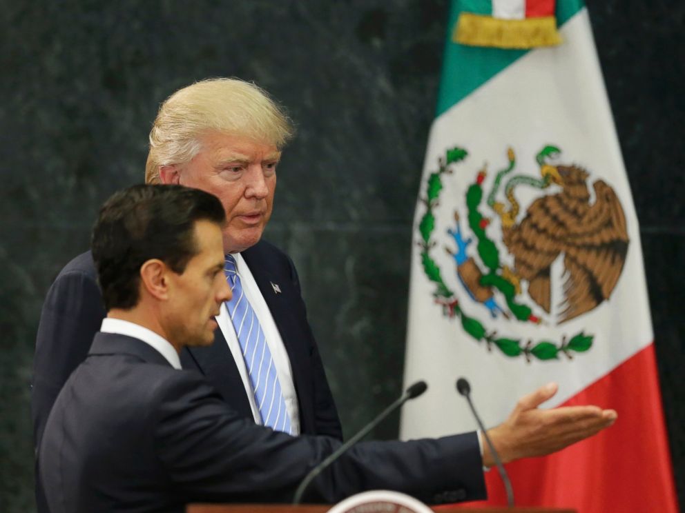 Dân Mexico nóng mặt vì tổng thống "lép vế" ông Trump
