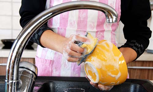 Nên sử dụng nước rửa chén bát đúng cách