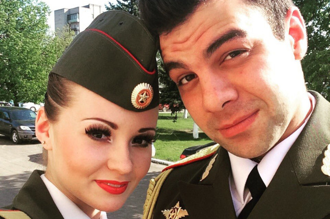 Ralina Gilmanova (trái) và vị hôn phu Mikhail Vasin. Ảnh: Vk.com