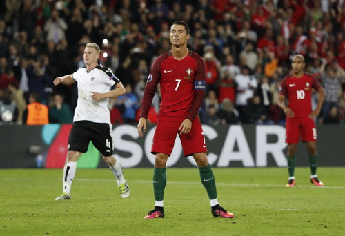 Ronaldo nhạt nhòa, Bồ Đào Nha bị Áo chia điểm