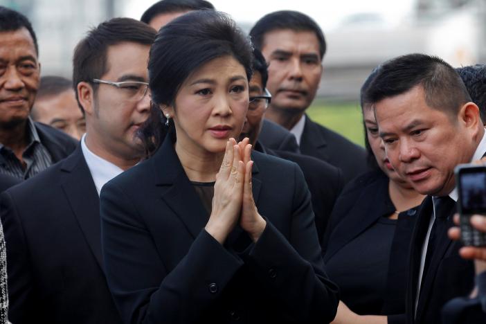 Bà Yingluck không chịu đứng bên lề