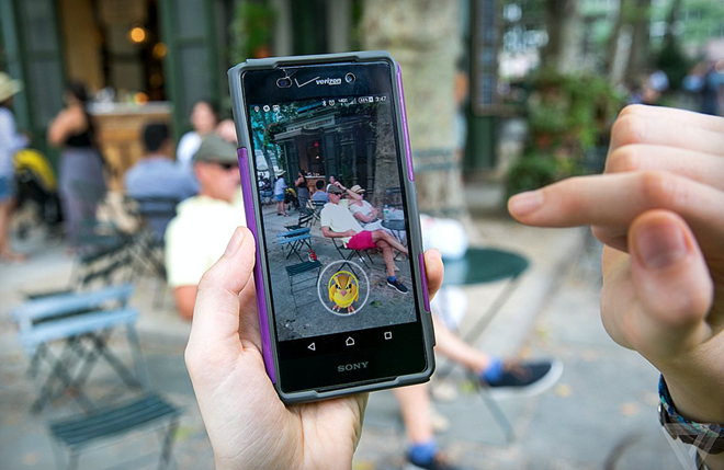 Muôn kiểu kiếm tiền ăn theo Pokemon Go