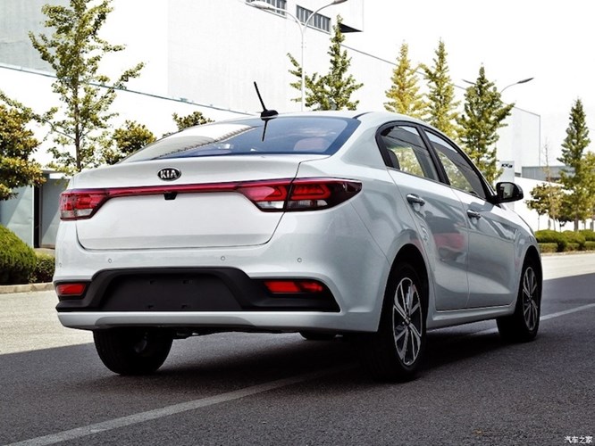 Sedan cỡ nhỏ, giá rẻ Kia K2 vừa “trình làng” có gì lạ?