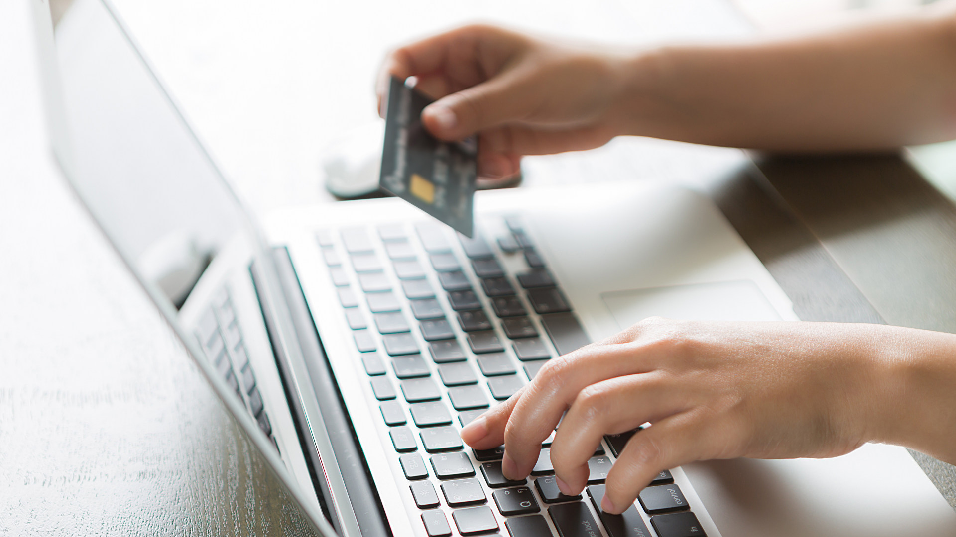 Thời gian và tiền bạc - hai yếu tố dẫn người dùng tới shop online