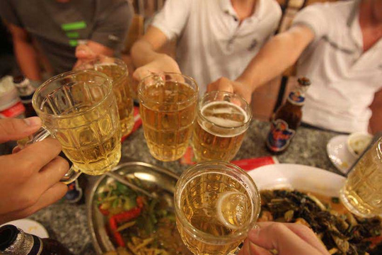 Dễ dãi với bia rượu