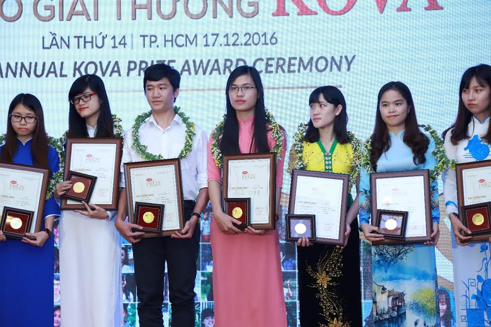 Có 124 SV từ 58 trường ĐH trên cả nước về nhận giải thưởng và Học bổng KOVA