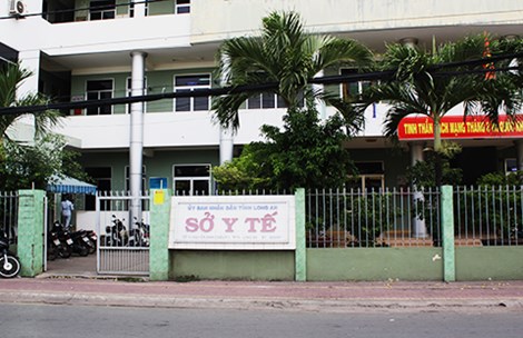 Đình chỉ công tác nữ phó phòng nhận hối lộ