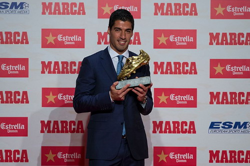 Luis Suarez lần thứ nhì nhận giải Chiếc giày vàng