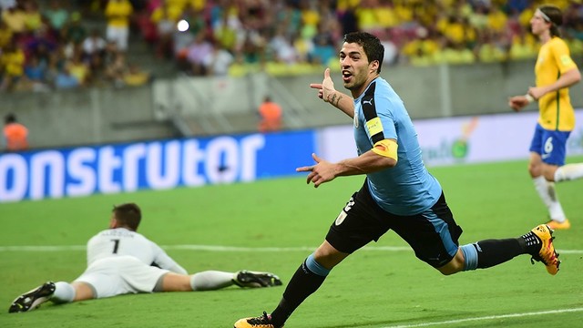 Suarez tỏa sáng, Uruguay suýt thắng Brazil