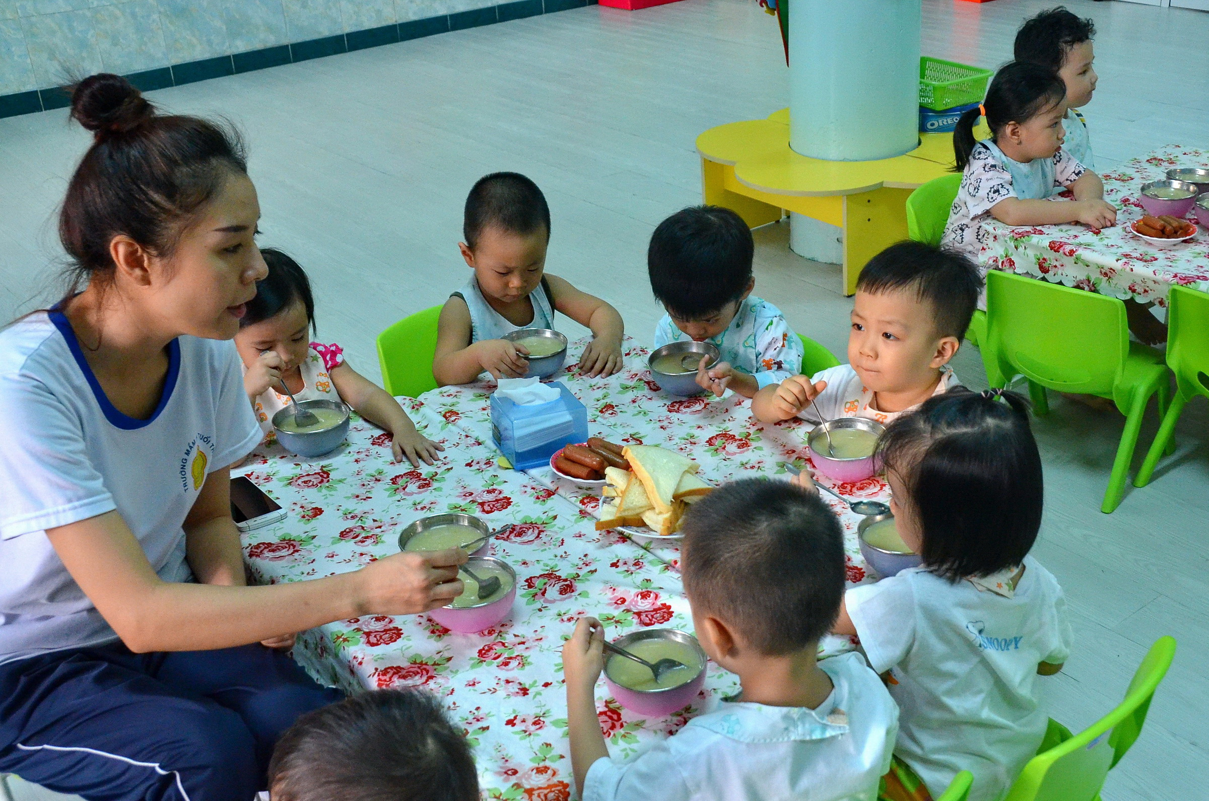 Vừa ăn vừa chơi: Rất nguy!