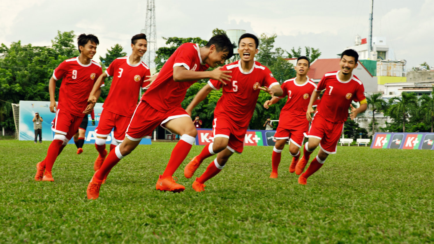 
Cảnh trong phim S&uacute;t
