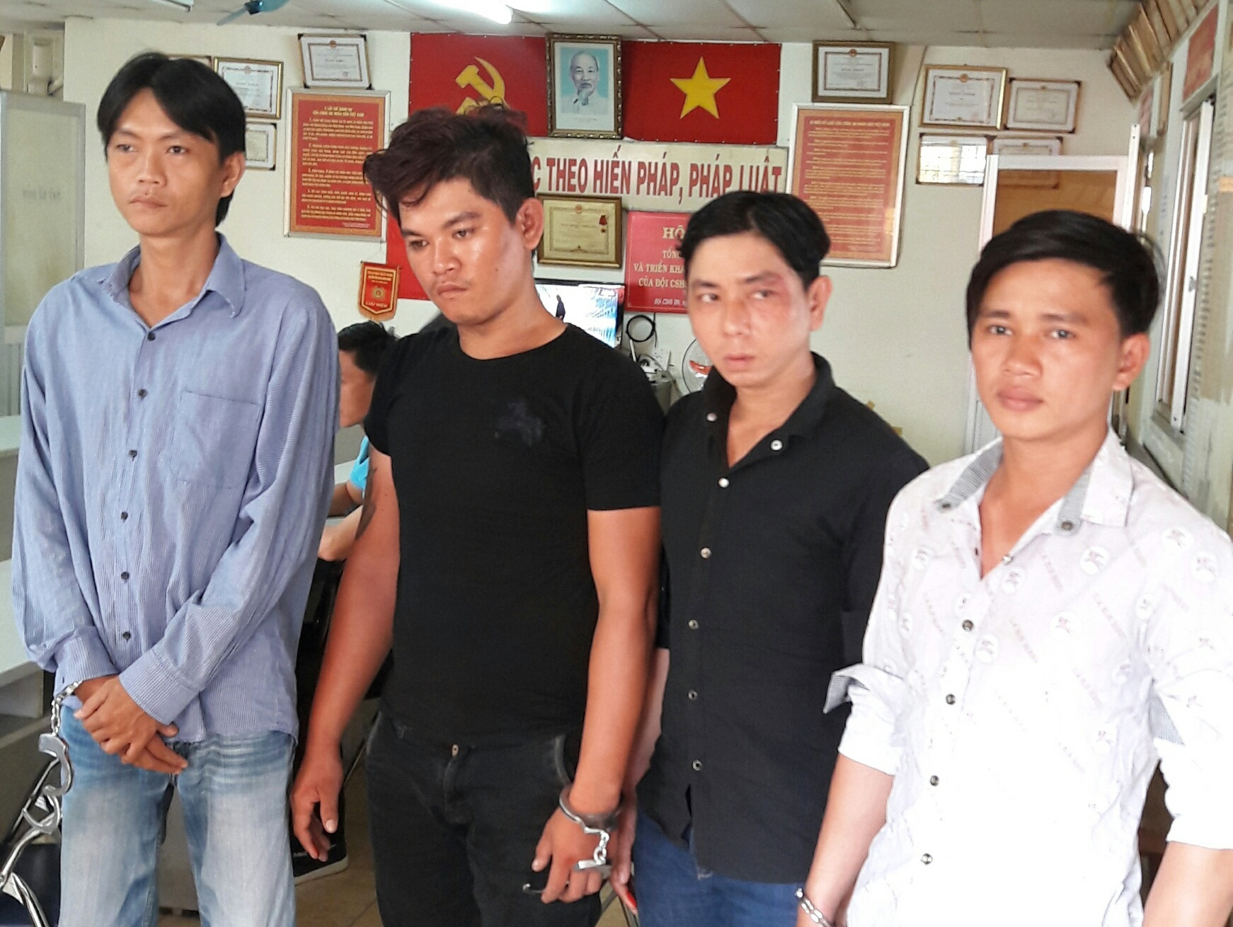 Bắt băng nhóm dàn cảnh va chạm xe, trộm 50 triệu đồng