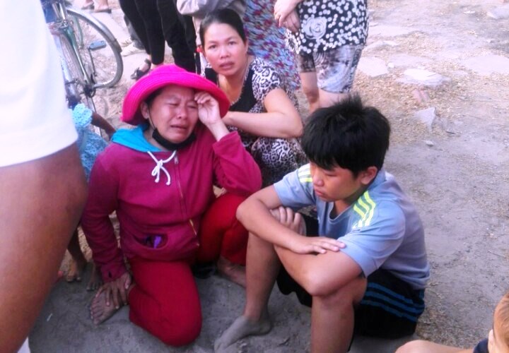 7 học sinh rủ nhau tắm biển, 2 em tử nạn