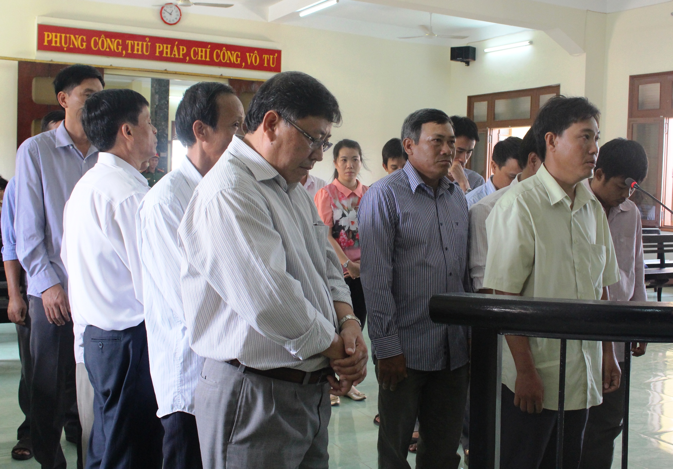 Phú Yên: Hàng loạt cán bộ, lãnh đạo huyện hầu tòa
