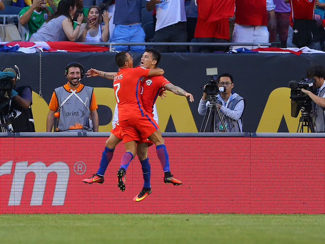 Hạ Colombia, Chile tái ngộ Argentina ở chung kết