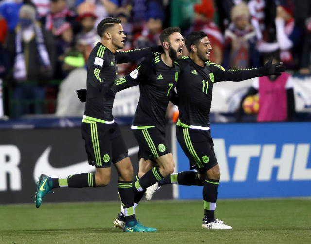 Layun (7) góp công lớn cho Mexico với 1 bàn và 1 kiến tạo
