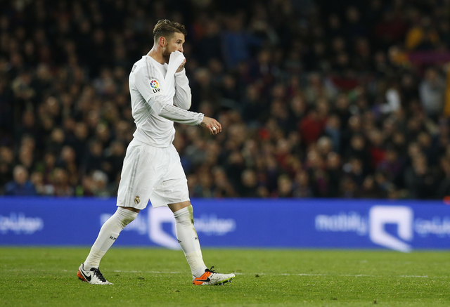 Ramos bị mắng ngu ngốc với chiếc thẻ đỏ