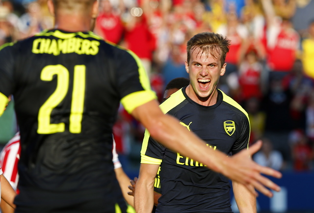 Thắng dễ Guadalajara, Arsenal bất bại du đấu hè