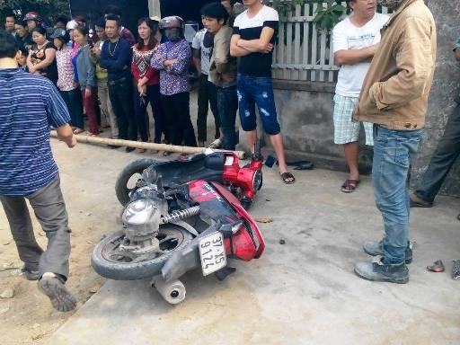 Tông vào biển quảng cáo, nam sinh lớp 11 tử vong tại chỗ