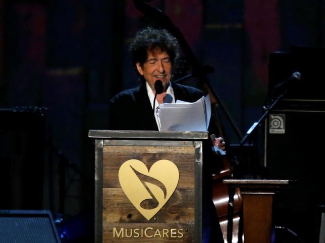 Bob Dylan bán “kho báu” lưu trữ đời mình
