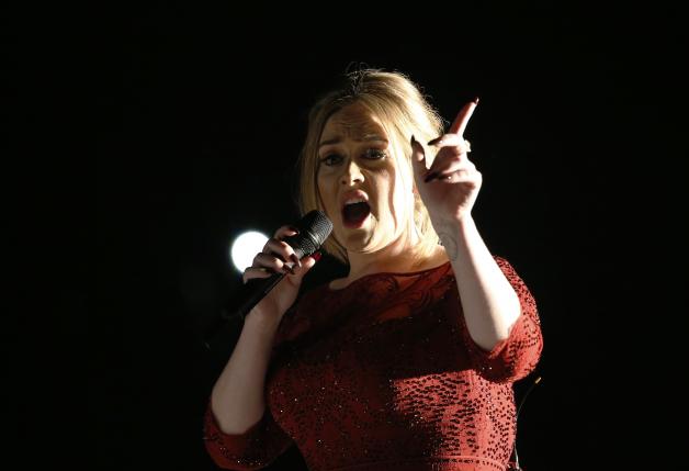 Adele khóc cả ngày sau màn trình diễn ở Grammy 58
