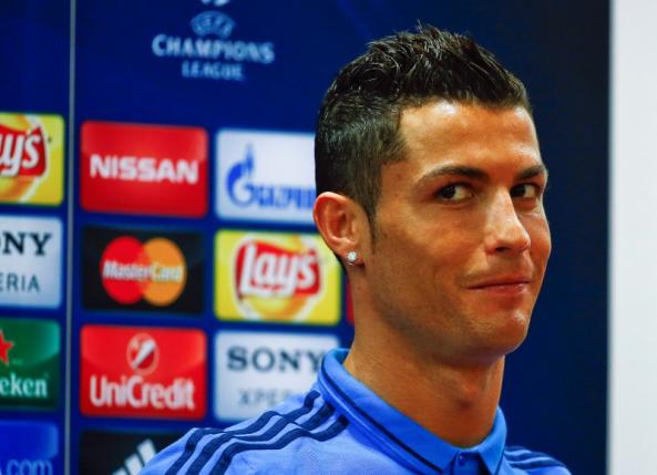 Ronaldo bỏ họp báo khi phóng viên nhắc đến bộ ba Barca