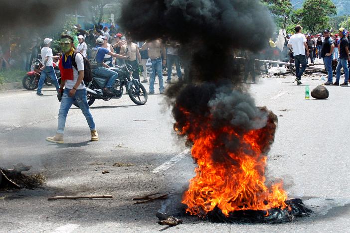 Venezuela: Ghế của Tổng thống Maduro lung lay