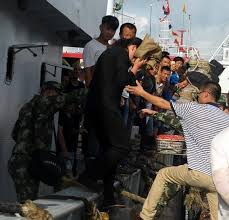 Không áo phao, té xuống biển 38 giờ vẫn sống sót