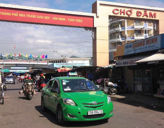 Tạm dừng "ép" tiểu thương về chợ Đầm mới