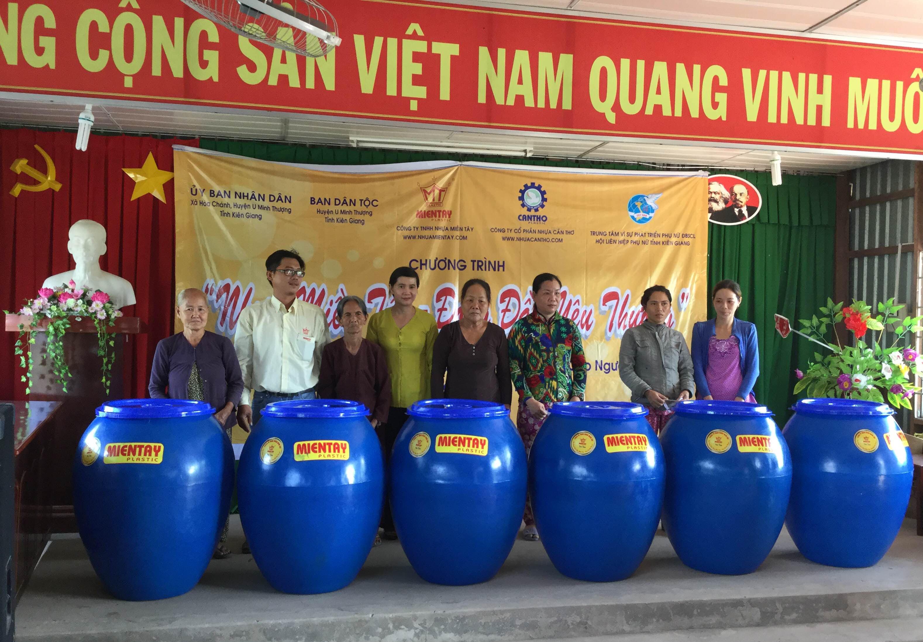 Chung tay giúp dân nghèo vùng hạn, mặn