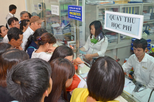 Giả nhân viên trường lừa phụ huynh đóng học phí