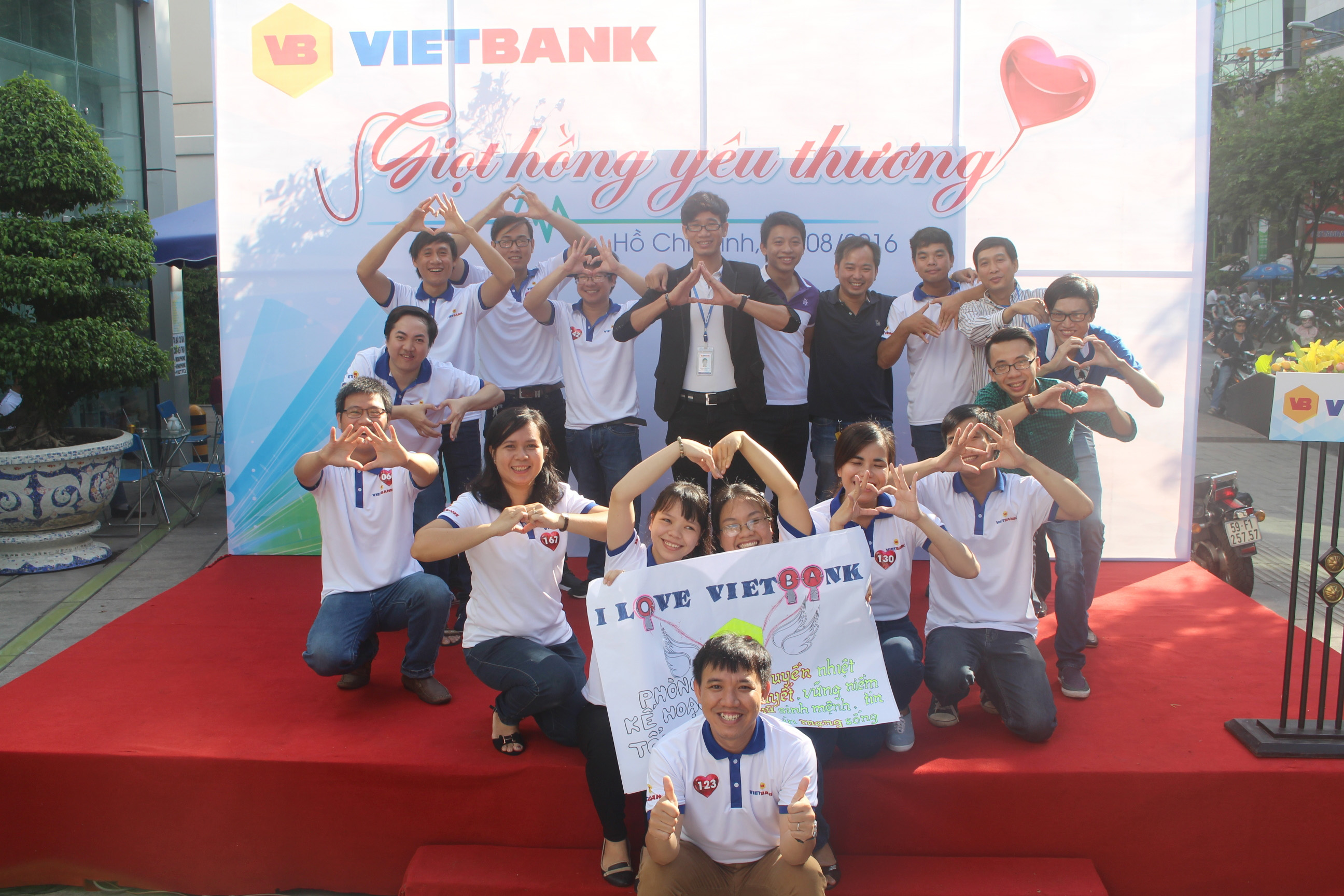 Hàng trăm nhân viên Vietbank hiến máu nhân đạo