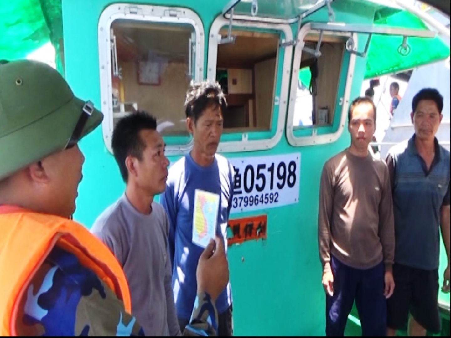 Phóng thích 24 ngư phủ Trung Quốc đánh trộm hải sản ở biển Việt Nam