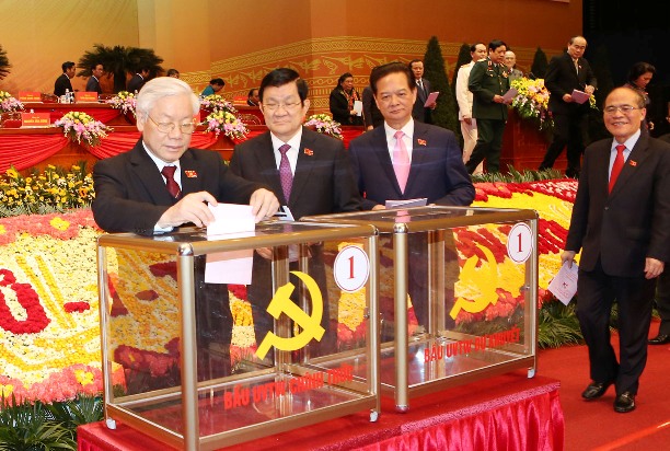 Tổng Bí thư bỏ lá phiếu đầu tiên bầu Trung ương khóa XII
