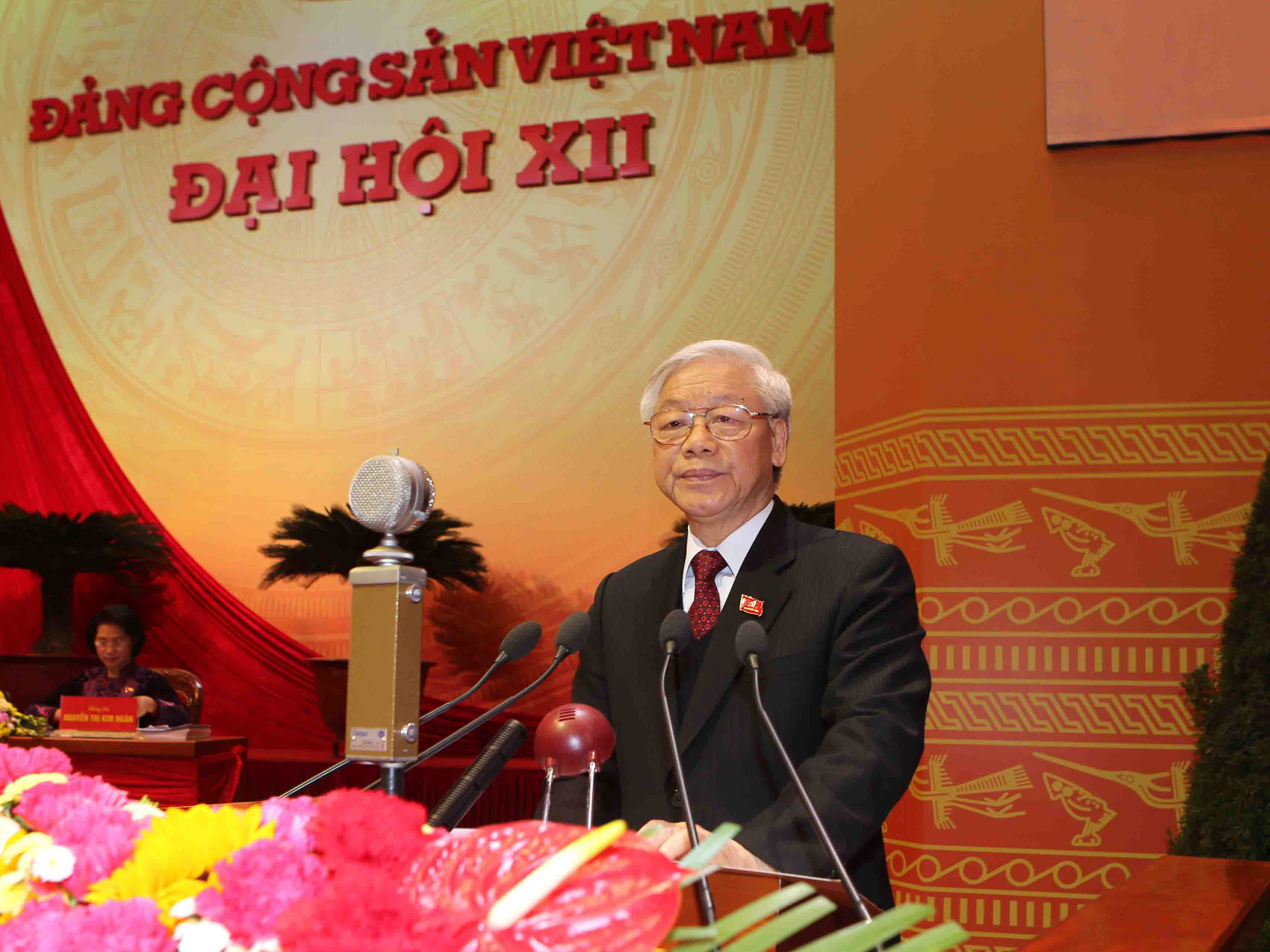 Giới thiệu Tổng Bí thư Nguyễn Phú Trọng tái cử