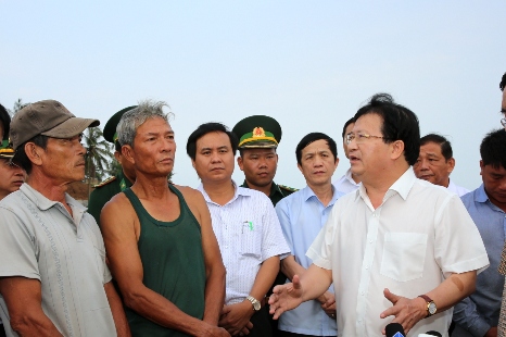 Thuê nước ngoài để kết luận độc lập về nguyên nhân cá chết