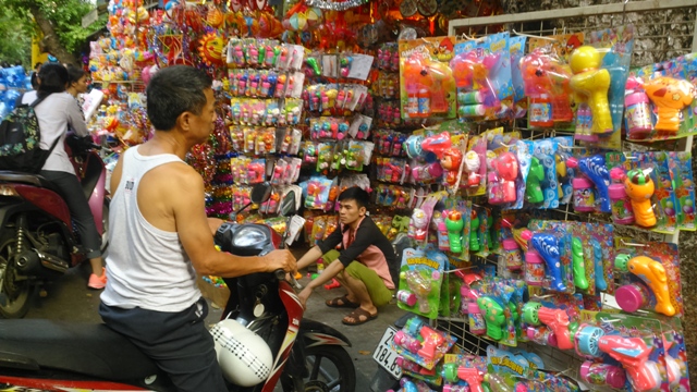Đồ chơi Trung Quốc ngập tràn trước Tết thiếu nhi 1-6