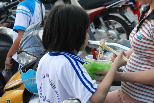 "Không cấm giáo viên dạy thêm ở cơ sở có phép ngoài trường"