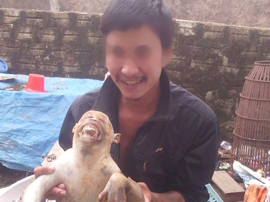 Kinh hoàng trước chùm ảnh "khoe" giết khỉ dã man