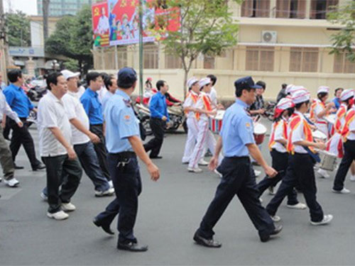 Cho nghỉ việc, trả lại tiền thế chân